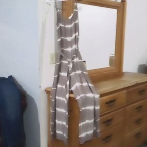 American eagle jumper size medium, brand new, still with tags.